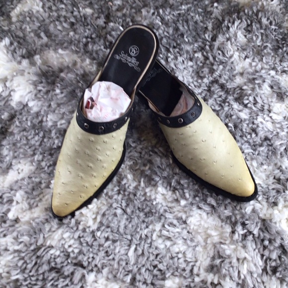 Cream colored Ostrich print Sedona West Mules - Picture 4 of 8